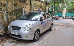 Hà Nội phạt 9 triệu, tước GPLX taxi "dù" chặt chém khách du lịch