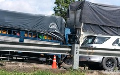 Sau cú tông mạnh, tài xế xe tải tử vong trong cabin trên cao tốc