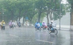 Sau những ngày nắng nóng, chiều nay 16/8 Hà Nội chuyển mưa dông, gió giật