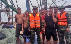 Tàu cá chở 7 ngư dân bất ngờ chìm trên biển Quảng Ninh