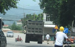 Xe cơi nới thành thùng, dấu hiệu quá tải "đại náo" TP.Hòa Bình