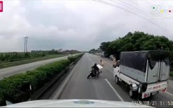 Video: Tài xế xe máy lao ngược chiều vào làn ô tô để chạy trốn CSGT