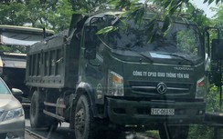 Yên Bái: Dùng xe cơi thùng chở bê tông nhựa thi công thảm mặt đường QL70