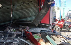 Hãi hùng xe container lao vào 2 cửa hàng gần sân bay Tân Sơn Nhất