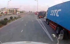 Video: "Cắt đầu" xe container cực gắt, hai người đi xe máy suýt mất mạng