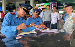 Thanh tra, xử phạt nhiều xe không có hợp đồng ở sân bay Tân Sơn Nhất
