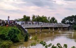 Taxi lao xuống sông trong đêm, 2 người mất tích ở Thanh Hóa