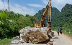 Đã giải tỏa tảng đá chắn ngang QL3B qua Lạng Sơn