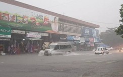 Nghệ An: Mưa lớn gây ngập đường, trường học đóng cửa, nhiều nơi bị cắt nước