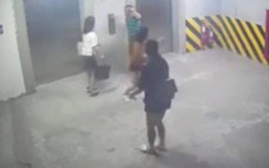 Video: Gã đàn ông bị tố sàm sỡ phụ nữ tại hầm gửi xe chung cư ở Hà Nội