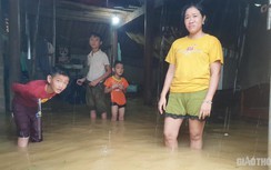 Hàng trăm trường học phải hoãn khai giảng vì bị mưa lũ... chia cắt