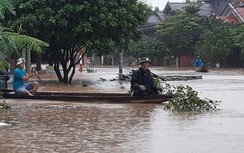 Hàng trăm ngôi nhà vùng biên Quảng Trị ngập trong nước lũ