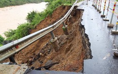 Sạt lở "ăn" 1/3 mặt đường QL9 , hơn 1.450 nhà dân ở Quảng Trị ngập lụt