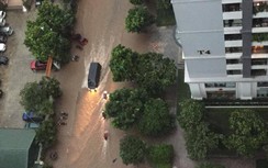 Video: Nhiều tuyến phố Hà Nội biến thành ''sông” sau mưa lớn