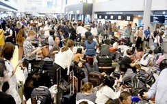 Nhật Bản: Hơn 1 vạn người phải ngủ qua đêm ở sân bay vì bão