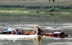 Bắt giữ 6 thuyền khai thác 100m3 cát lậu trên sông Lam