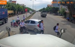 Video: Học sinh sang đường suýt gặp thảm họa trên Quốc lộ 5