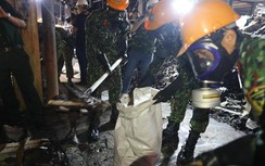 Video: Cảnh quân đội tẩy độc hiện trường vụ cháy ở Rạng Đông