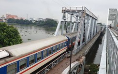 Chuyến tàu cuối cùng chạy trên cầu đường sắt gần 120 tuổi ở Sài Gòn