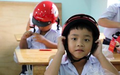 Học sinh Khánh Hòa háo hức giao lưu kiến thức về ATGT, nhận mũ bảo hiểm