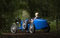 Ô tô trẻ em đẹp long lanh của Bugatti lộ diện, giá 771 triệu đồng