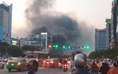 Hải Phòng: Cháy dữ dội, khói lửa trùm kín tòa nhà trung tâm điện máy