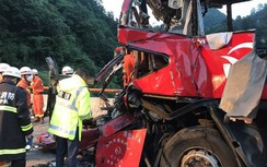 Kinh hoàng vụ xe bus đường dài đâm xe tải ở Trung Quốc khiến 36 người chết