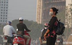 Người dân Hà Nội mệt mỏi tham gia giao thông trong không khí tồi tệ