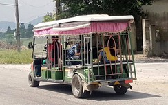 Nguy hiểm ô tô điện chở học sinh tung hoành trên QL1 Thanh Hóa