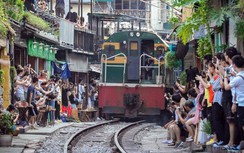 Video: Hà Nội không đánh đổi an toàn đường sắt để hút khách Tây