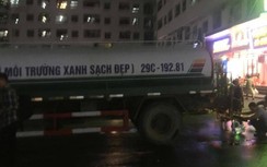 Hé lộ lý do nước sạch cấp từ xe tec cho dân Linh Đàm tanh, đục, phải đổ bỏ