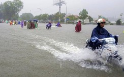 Video: Mưa lớn khiến nhiều tuyến đường tại TP Vinh, Nghệ An ngập sâu cả mét