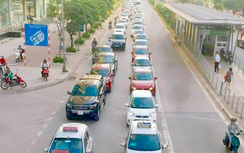 Hình ảnh “lạ” trên trục đường BRT