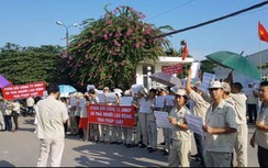 Hơn trăm công nhân căng băng rôn bị sa thải đột ngột, công ty VMEP nói gì?