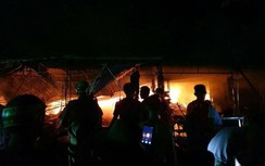 Cháy chợ tạm trong đêm ở Cà Mau, nhiều người hốt hoảng tháo chạy