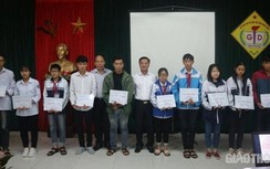 Báo Giao thông phối hợp trao học bổng và MBH cho học sinh ở Ninh Bình