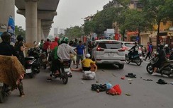 Hà Nội: Ôtô con tông hàng loạt xe máy ở Hồ Tùng Mậu, 5 người bị thương