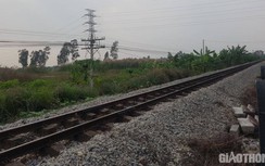 Làm rõ vụ tàu hỏa tông 2 công nhân đường sắt thương vong ở Nam Định