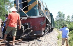 Đang sửa đường ray, hai công nhân bất ngờ bị tàu hỏa tông