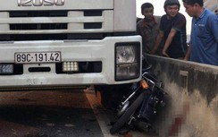 Va chạm với xe tải, 3 nữ sinh ở Quảng Nam bị thương nặng