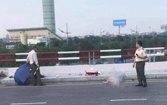 Một phụ nữ lao xe máy vào thành cầu cạn ở sân bay Nội Bài, tử vong tại chỗ