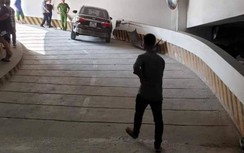 Video: Cận cảnh xế hộp đâm toang đường hầm chung cư