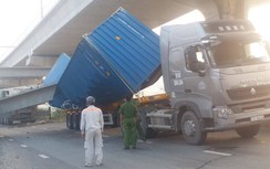 Vụ xe container kéo sập dầm cầu vượt: Ai chịu trách nhiệm?