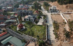 Cận cảnh quả đồi bị bạt phẳng để xây "xóm biệt phủ" ở Quảng Ninh