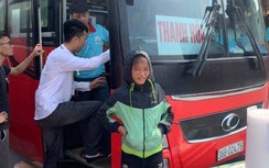 CSGT Hà Nội giúp bé gái 13 tuổi đói lả bên đường về với gia đình
