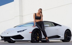 Người mẫu chân dài nóng bỏng bên siêu xe Lamborghini Huracan