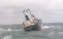 Sau cứu hộ 18 thuyền viên Thái Lan, đề phòng tràn dầu trên biển Hà Tĩnh