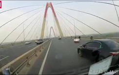 Video: Tài xế ô tô suýt gặp họa trên cầu Nhật Tân vì "vật thể lạ"