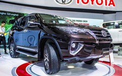 Sắm xe chơi Tết: Toyota Fortuner không khan hàng, giảm giá đến trăm triệu