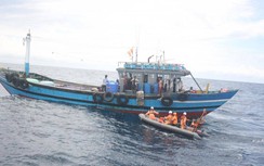 Ứng cứu, hỗ trợ gần 60 thuyền viên gặp nạn trên biển